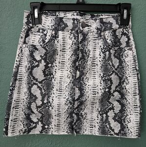 Tinsletown skirt